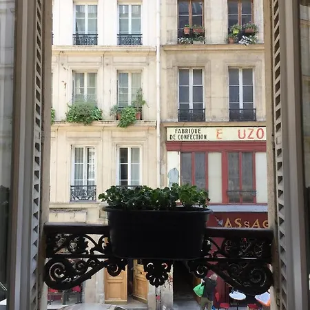 Familial Au Coeur Du Marais Appartamento *
